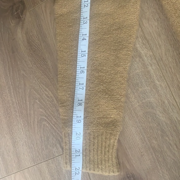 Forever 21 camel v neck sweater like new size M - Picture 6 of 7